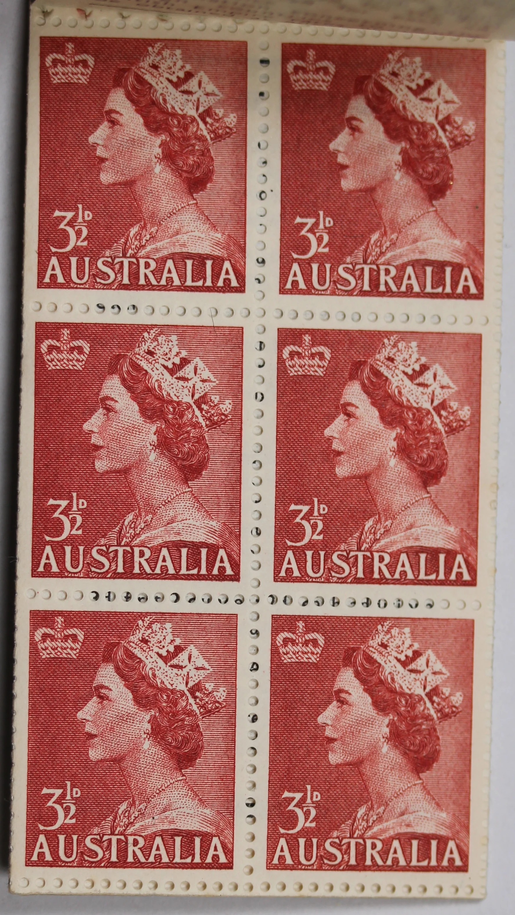 1956 Australia 3/6 QEII Stitched Booklet/12 Stamps W/ Wax Interleaving MUH - Image 2