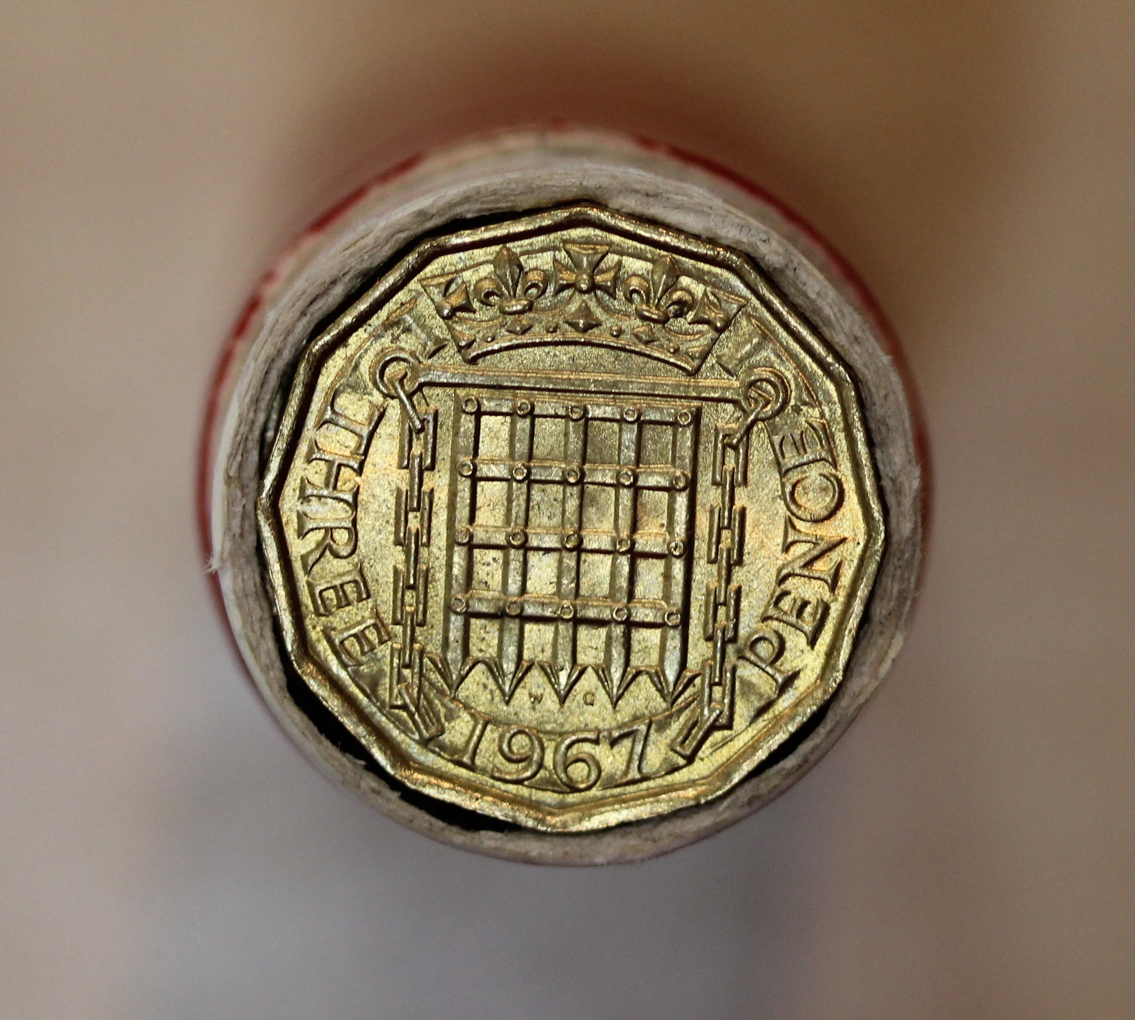 1967 GB Elizabeth II Threepence Uncirculated Coin Roll - Image 4
