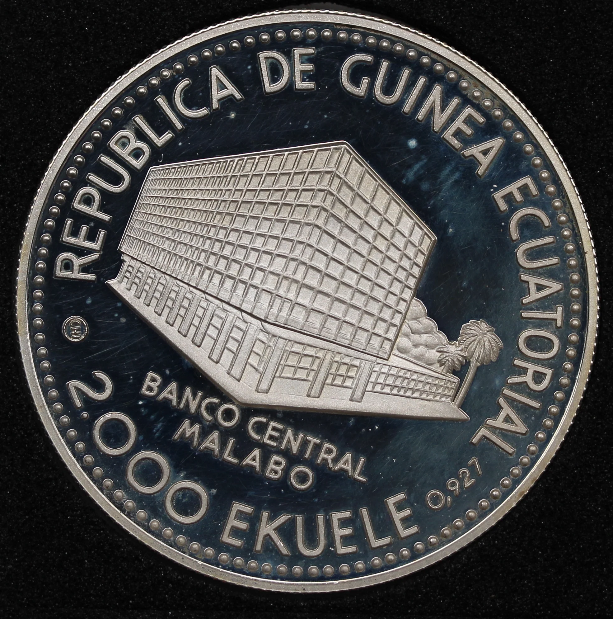 1980 Equatorial Guinea Tiger 2000 Ekuele Silver Coin in Capsule - Image 2