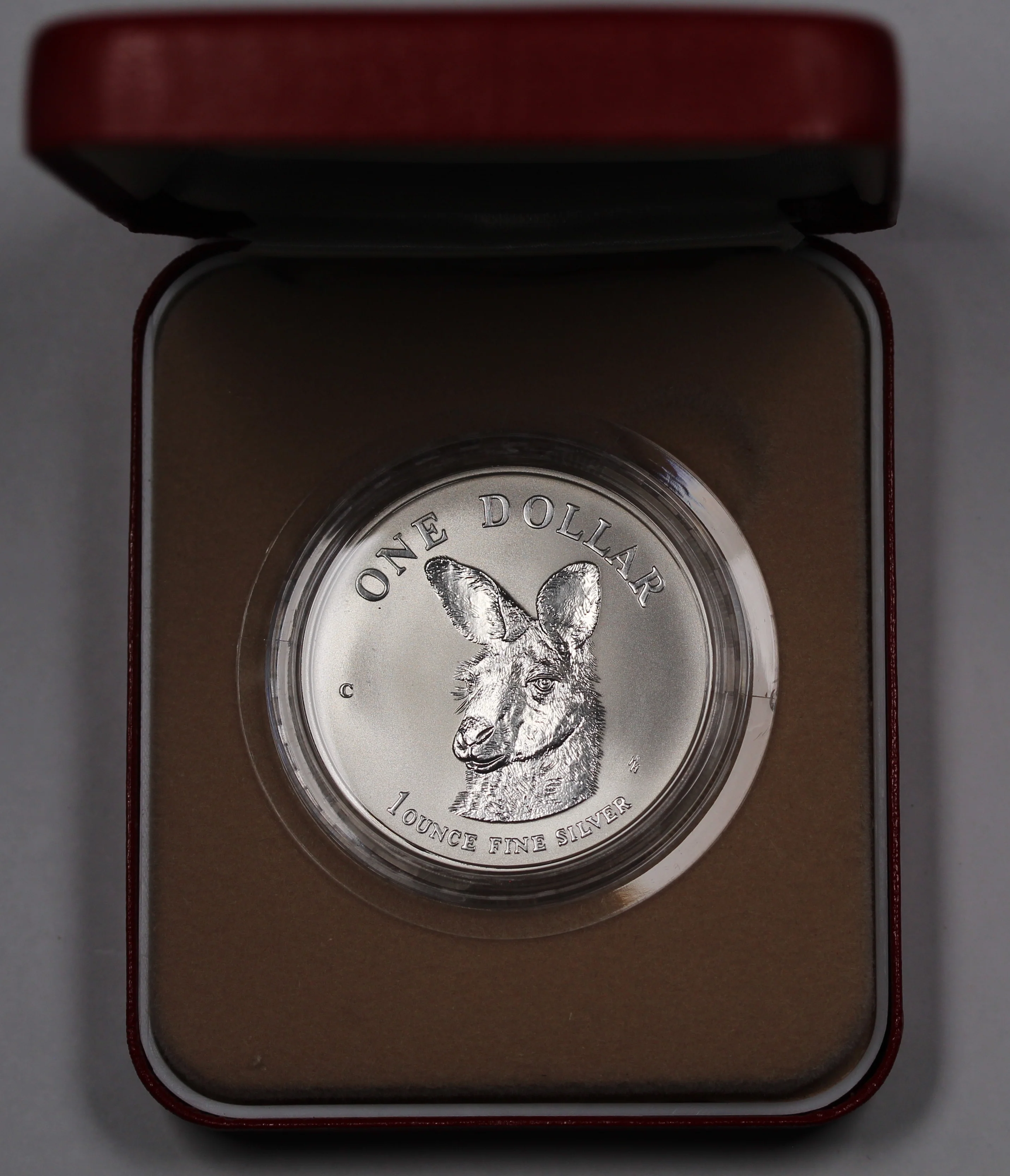 1995 Australian Kangaroo 1oz Silver Coin Sydney Coin Fair Issue - Image 2
