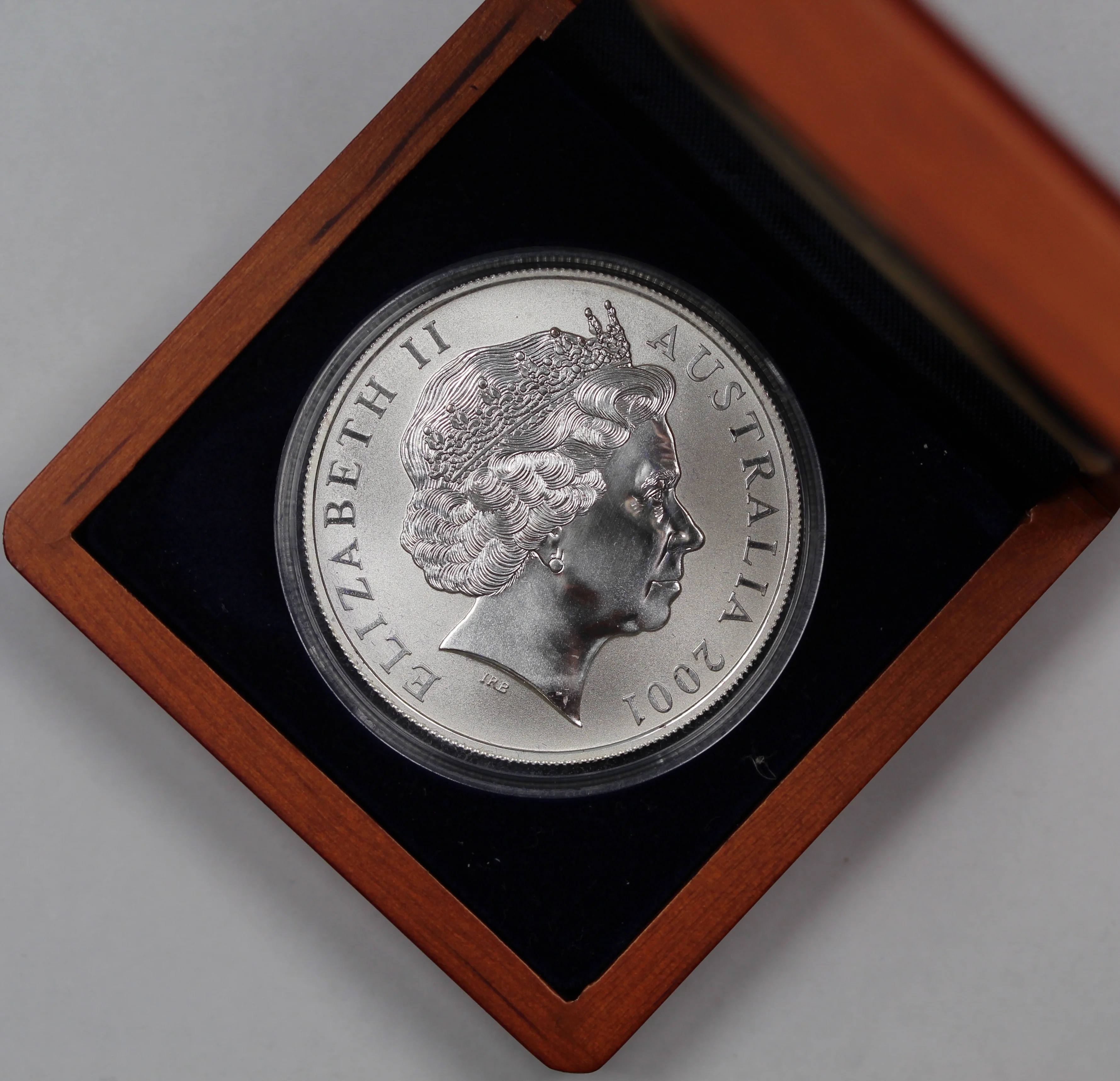2001 1oz Silver Kangaroo Coloured Coin - Image 2
