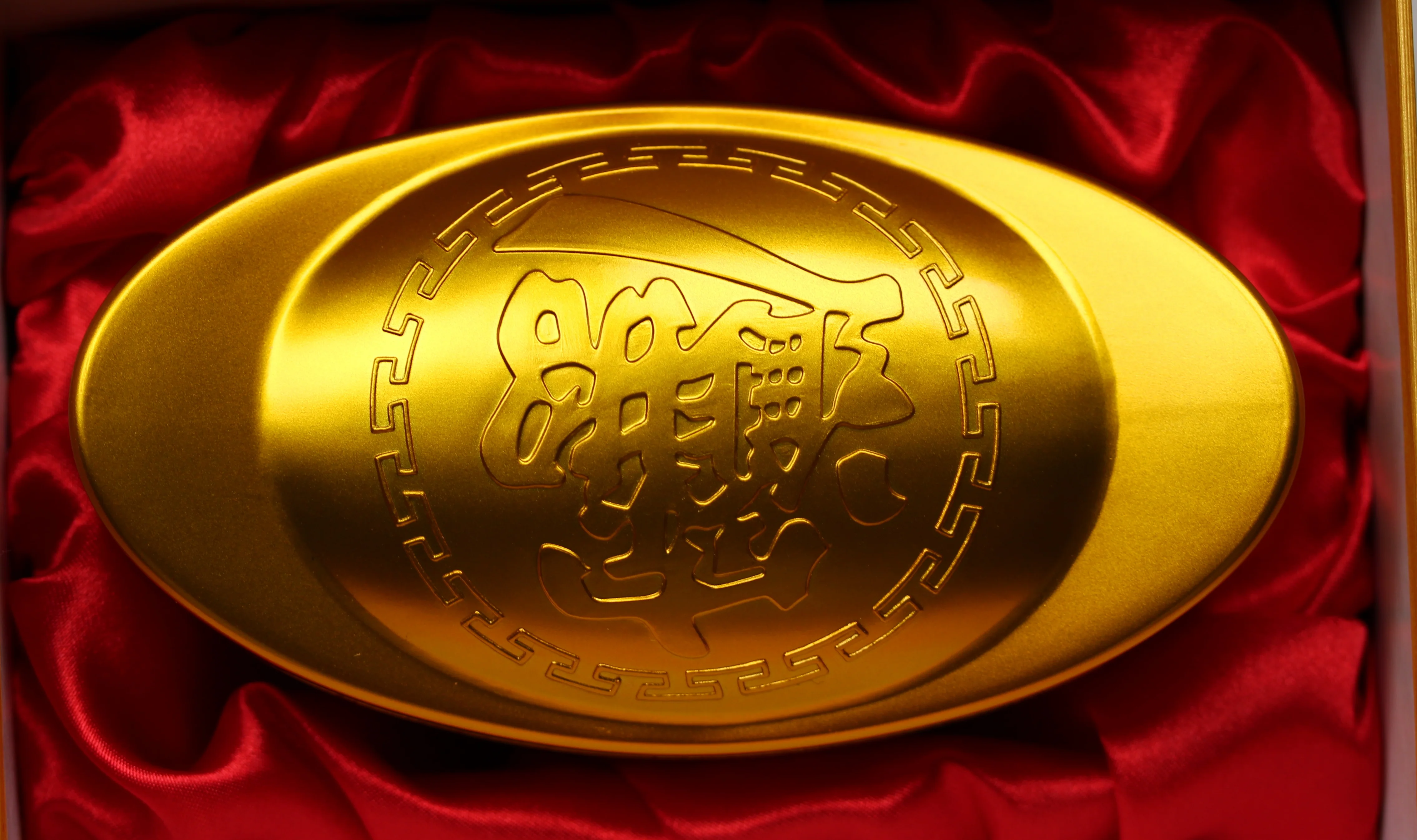 2012 $2 Yellow Lunar Year of the Dragon 1oz Silver Coin - Image 3