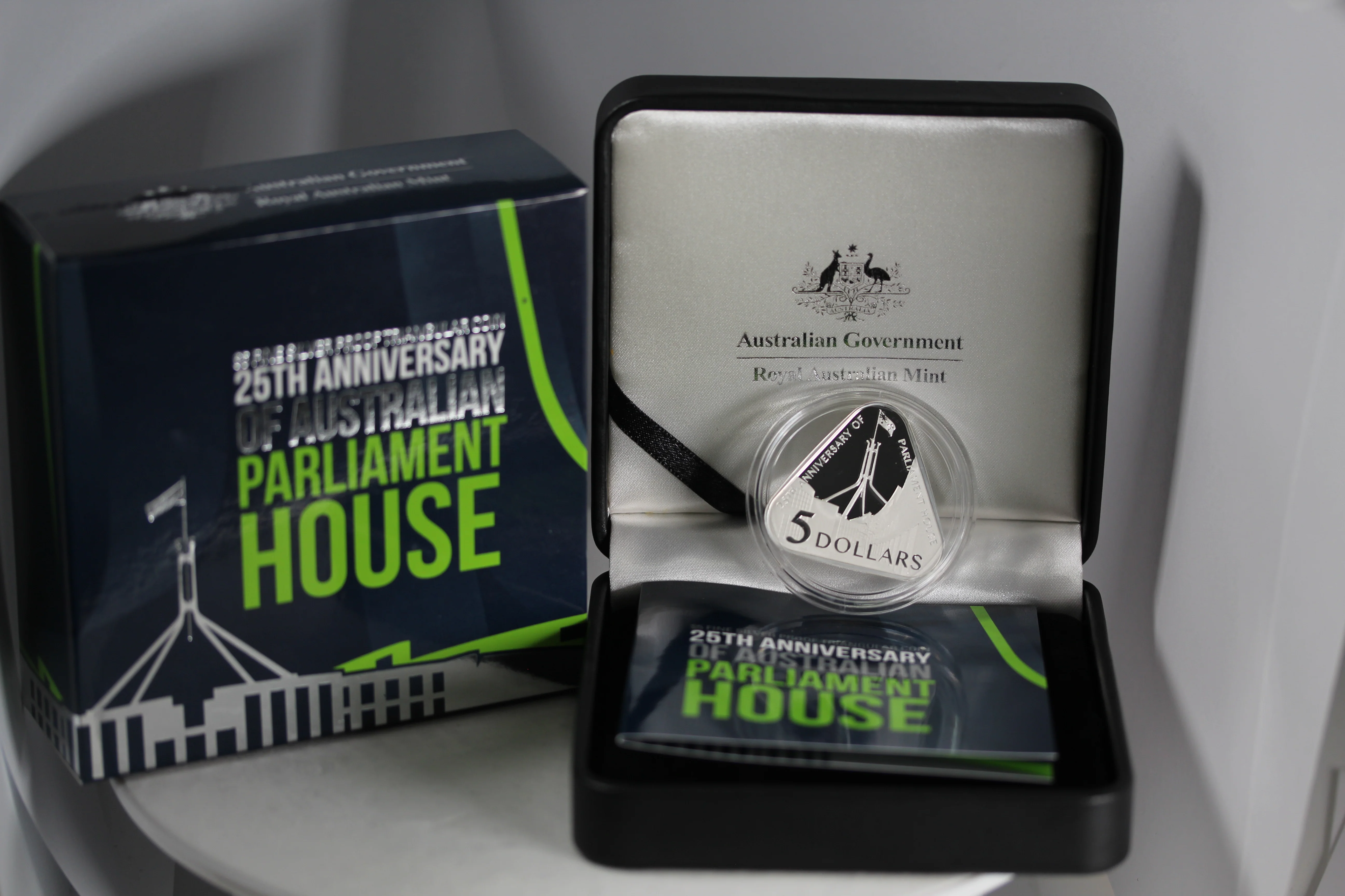 2013 Parliament House $5 Silver Proof Triangular Coin - Image 3