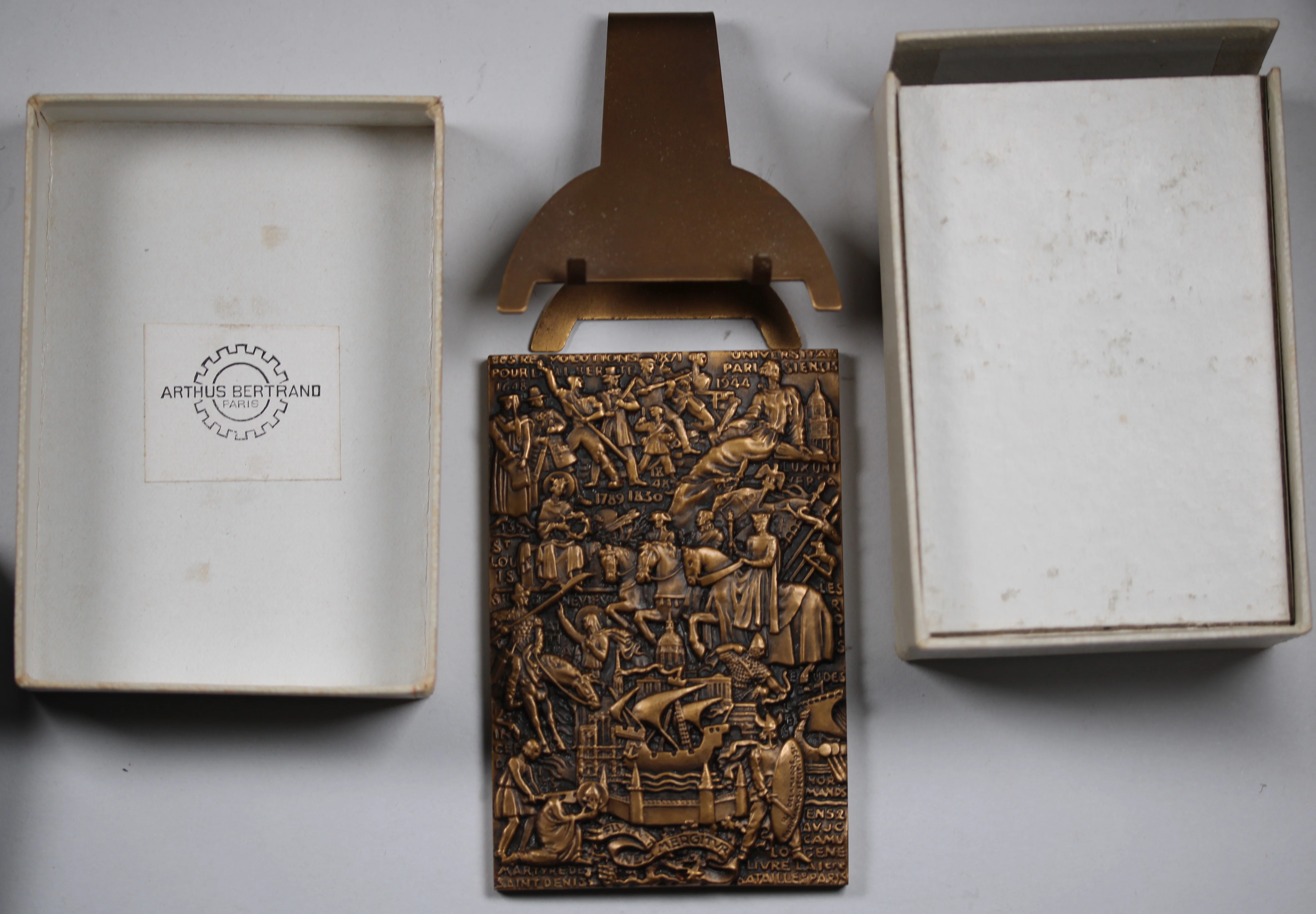 Arthus Bertrand - Raymond Delamarre - Fluctuat Nec Mergitur Paris French Revolution Plaque in Box with Stand - Image 3