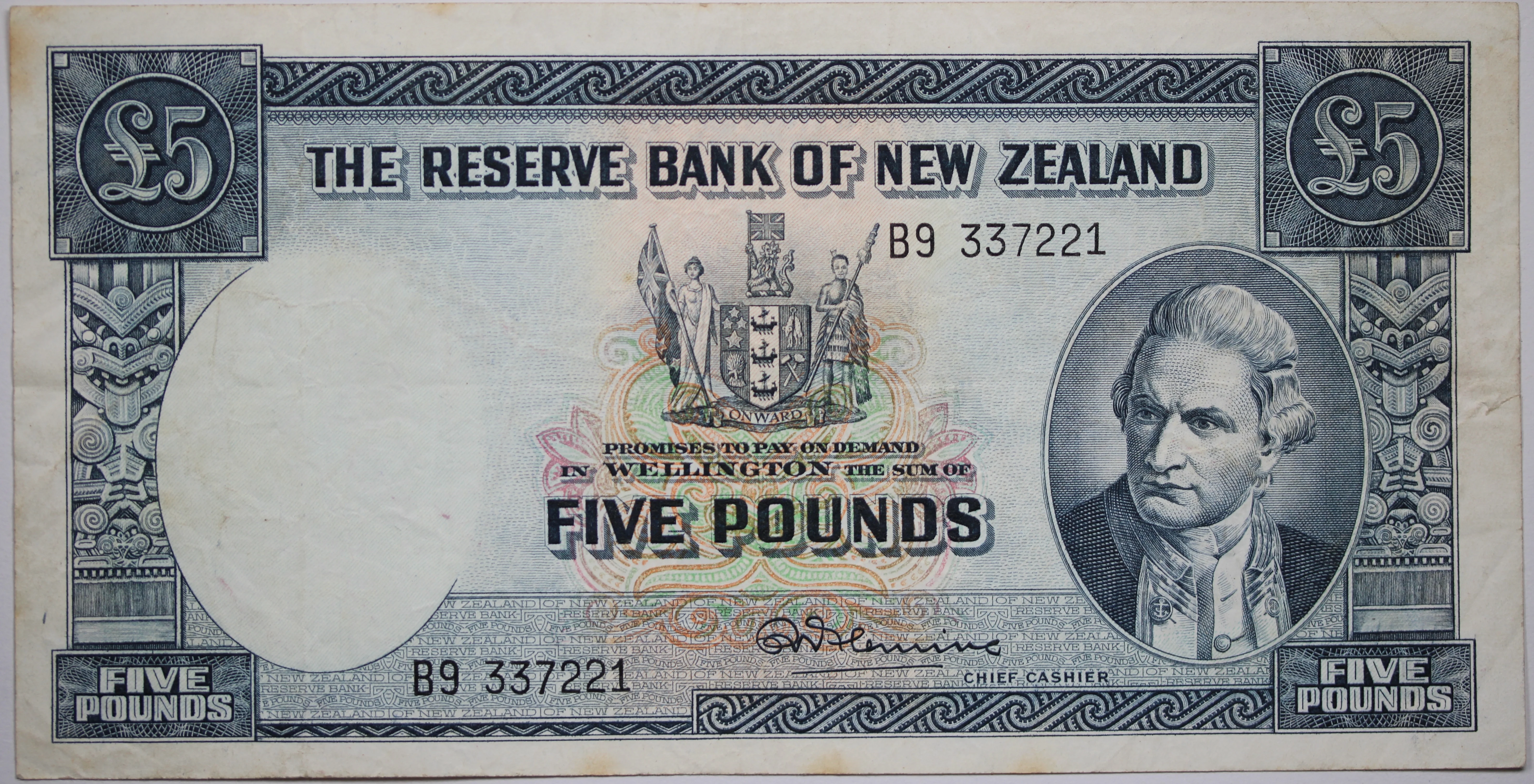 New Zealand 10 Shilling, One Pound and Five Pound Trio of Notes VF - Image 2
