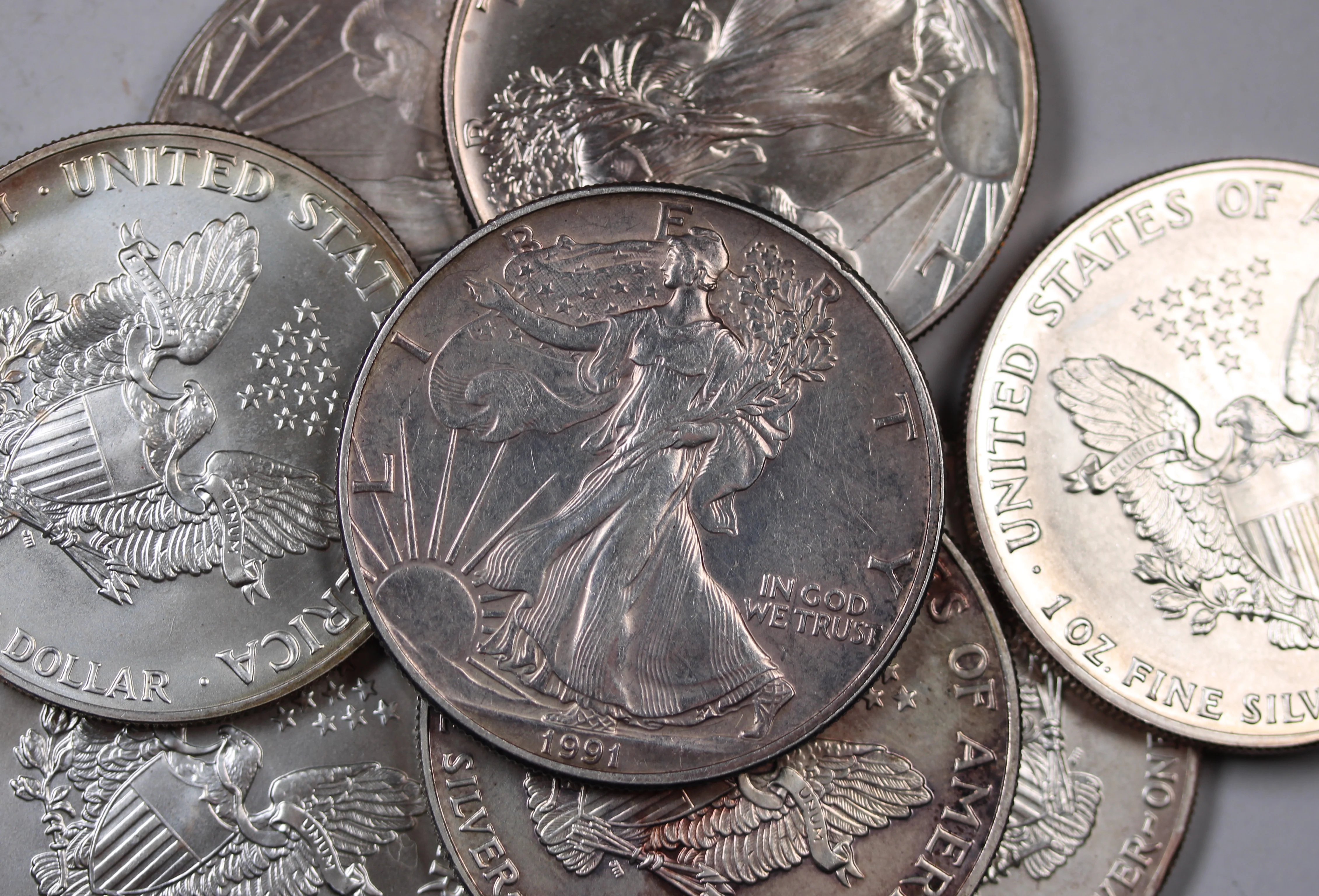USA 1991 Silver Eagle Toned Bullion Coin - Image 2